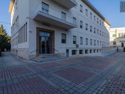 Tra il 1965 e il 1970 fu poi realizzata un�altra struttura che ospita alloggi per ragazze universitarie, un asilo privato, un centro diurno...